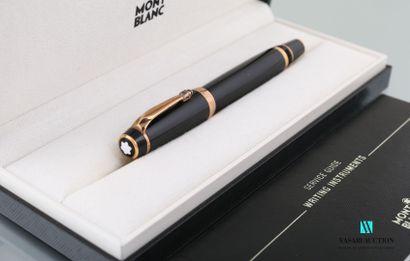 null MONTBLANC

Bohemian ballpoint pen in pink gold plated metal and black resin...