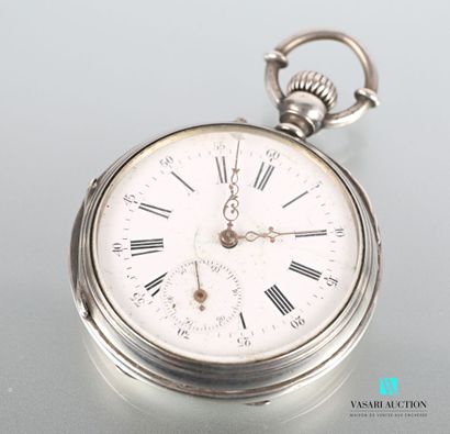 null Lot of two silver pocket watches, the first one of round shape presents a white...