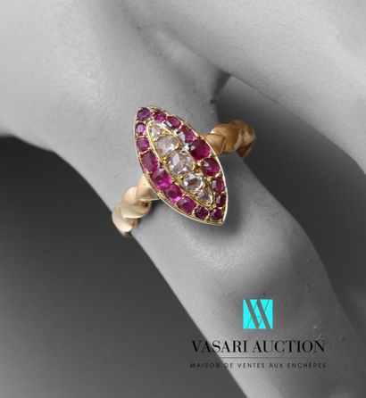 null Ring in yellow gold 750 thousandths, shuttle set with rubies and a line of rose-cut...