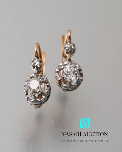 null Pair of yellow gold sleepers 750 thousandth set with two old cut diamonds of...