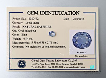 null Saphir de taille ovale calibrant 0,94 carat accompagné de son certificat n°...