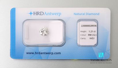 null Brilliant on paper: 1,21 carat, with its certificate HRD Antwerp, notifying...