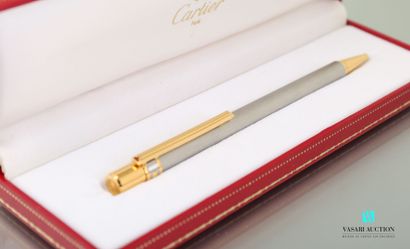 null MUST DE CARTIER 

Ballpoint pen with double patina of gold and silver - N°227444...