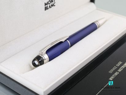 null MONTBLANC

Starwalker Blue rollerball pen in polished platinum with translucent...
