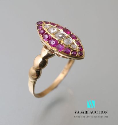 null Ring in yellow gold 750 thousandths, shuttle set with rubies and a line of rose-cut...