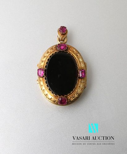 null Pendant medallion photo holder in yellow gold 750 thousandths set with onyx,...