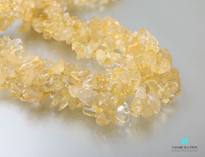 null Twisted necklace decorated with citrine pellets.

Length : 42 cm