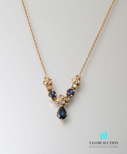 null Necklace in yellow gold 750 thousandths formed of a chain mesh forçat and a...