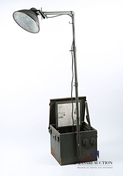 null US Army medical corps MASH (Mobile Army Surgical Hospital), lampe de bloc opératoire...