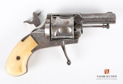 Revolver de poche PUPPY calibre .380, canon...