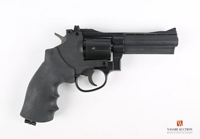 null Revolver GAMO modèle R77 Combat '' calibre 4,5 mm, démonté dans sa boite d'origine,...