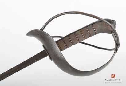 null Réunion de deux sabres type épée de combat (Mensur), modèles d'exercice des...