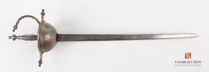 null Rapier, 31 cm engraved blade, fluted shaft, shell guard with two large quillons...
