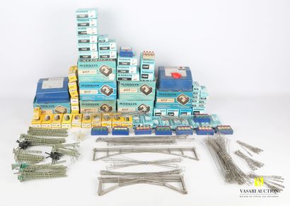 null MARKLIN

Set of accessories including : 

Ref : 6211 - Transformer - x 1

Ref...