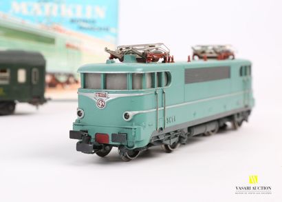 null MARKLIN - West germany - SNCF

Lot including : 

Ref : 4050 - three SNCF fast...