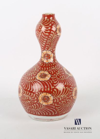 null JAPON

Vase en porcelaine blanche de forme coloquinte à décor de branchages...