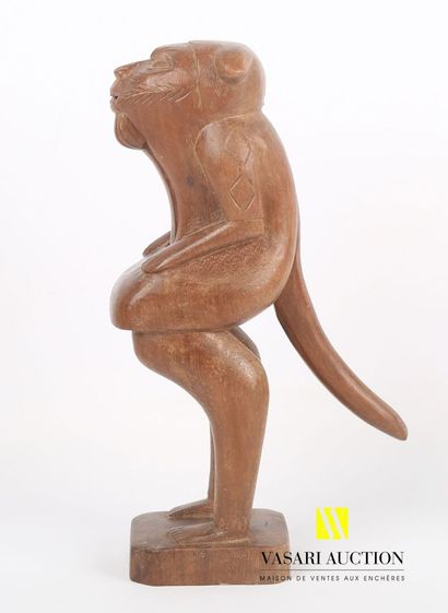 null Casse noisette en bois sculpté figurant un singe anthropomorphe 

Haut. : 27...