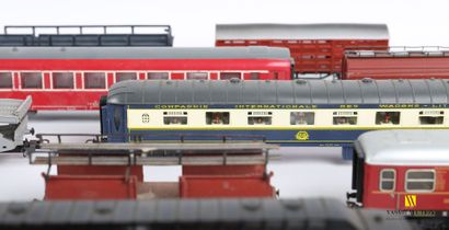null MARKLIN / JOUEF / TRIX EXPRESS and others

Lot including two locomotives, two...
