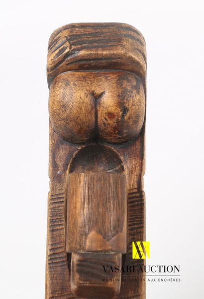 null Nutcracker in carved wood representing a man doing his needs

Height : 20 cm...