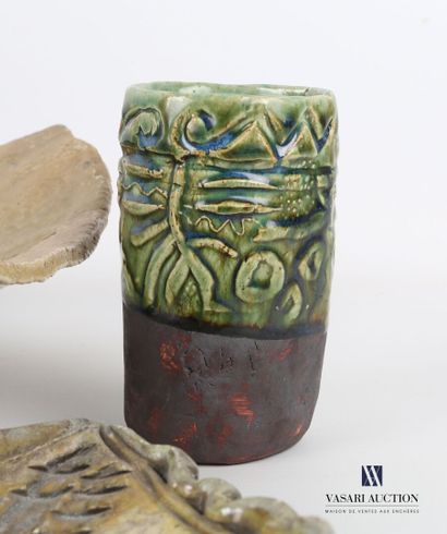 null Lot en céramique comprenant un pot en terre-cuite vernissée de forme tronconique...