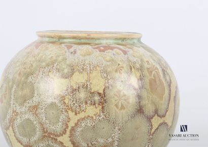 null Vase en céramique de forme sphérique à décor jaspé dans les tons vert.

Haut....