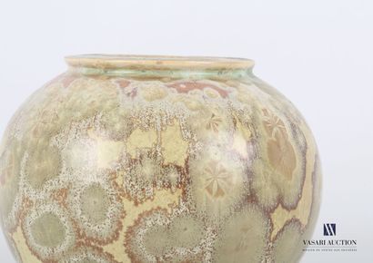 null Ceramic vase of spherical form with jaspered decoration in the green tones.

Height...