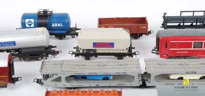 null MARKLIN / JOUEF / TRIX EXPRESS and others

Lot including two locomotives, two...