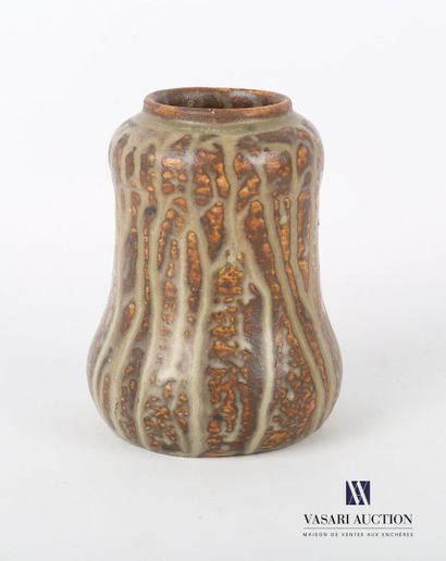 null DE VALLOMBREUSE Henri (1856-1919) 

Vase en grès à décor de coulures grège sur...