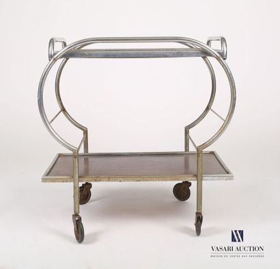 null Chromium-plated metal table with two trays, the amounts in arc of circle.

20th...