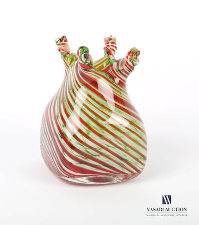 null MURANO

Vase en verre soufflé teinté vert, blanc et rouge, la panse à section...