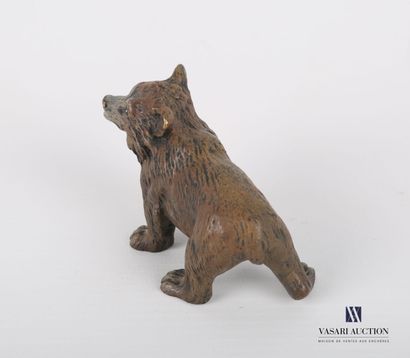 null Sujet en bronze peint figurant un ourson à quatre pattes 

Haut. : 4,5 cm -...