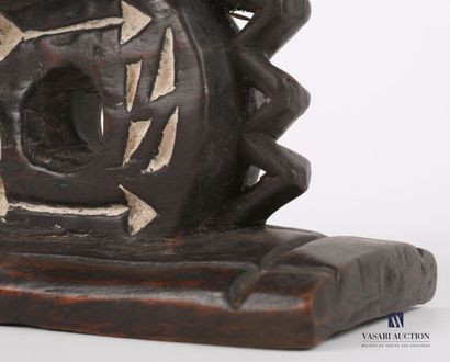 null AFRIQUE

Petit tabouret en bois sculpté de motifs géométriques, l'assise arqué...
