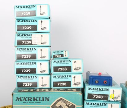 null MARKLIN

Set of accessories including : 

Ref : 6211 - Transformer - x 1

Ref...