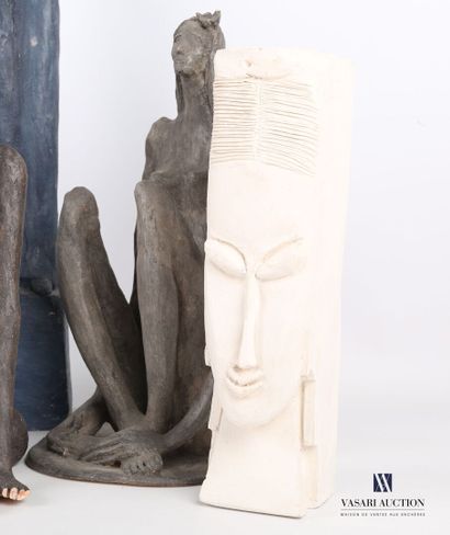 null Lot en céramique comprenant quatre sculpture de figures féminines.

(usures,...