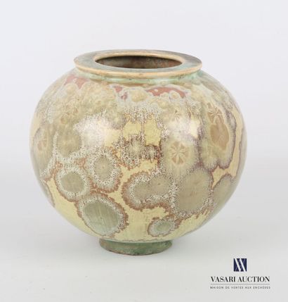 null Vase en céramique de forme sphérique à décor jaspé dans les tons vert.

Haut....