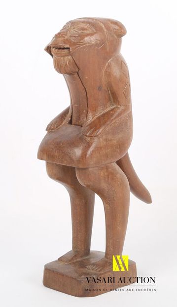 null Casse noisette en bois sculpté figurant un singe anthropomorphe 

Haut. : 27...
