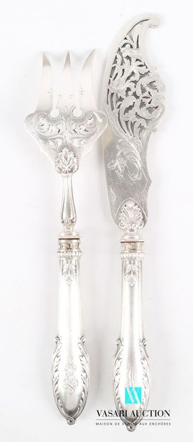 null Cutlery of service to fish, the handle out of silver with decoration of nets...