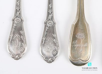 null Lot in silver including four tea spoons decorated with medallions, a dessert...