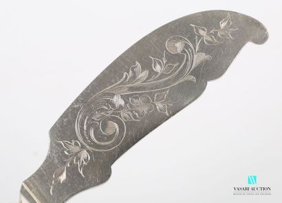 null Butter knife, the handle in filled silver decorated with nets, scrolls and shells,...