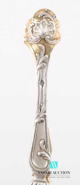 null Sugar tongs in silver and silver gilt, the arms moved are surmounted by a figure...