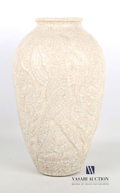 null BUTHAUD René (1886-1986)

Circa 1925

Important vase en céramique à émail blanc-crème...