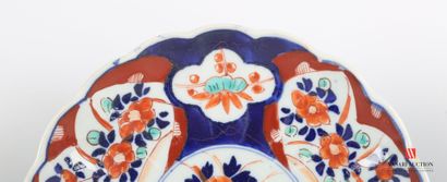 null JAPON

Suite de quatre assiettes en porcelaine à décor polychrome dit Imari,...