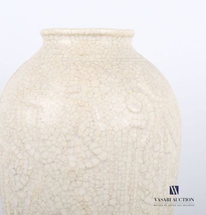 null BUTHAUD René (1886-1986)

Circa 1925

Important vase en céramique à émail blanc-crème...