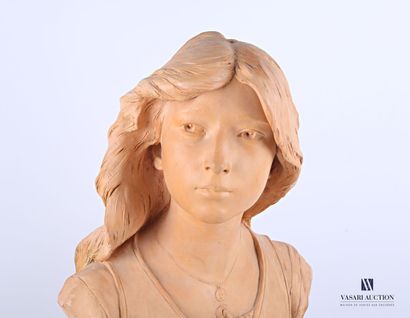 null BASTET Victorien Antoine (1853-1905) 

Buste de jeune fille au corset 

Terre...