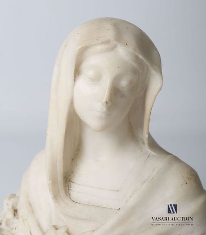 null A.DEL PERUGIA (XIX-XXèmes siècle)

Buste de femme voilée à la guirlande de fleurs

Sculpture...