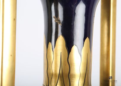 null TOURS Manufacture Jaget & Pinon

Vase en porcelaine de forme balustre à décor...