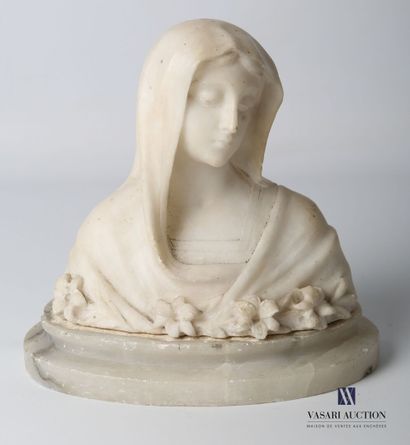 null A.DEL PERUGIA (XIX-XXèmes siècle)

Buste de femme voilée à la guirlande de fleurs

Sculpture...