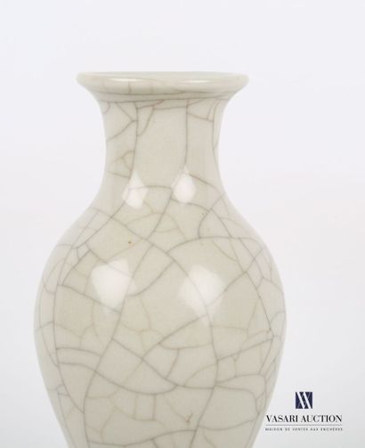 null CHINE 

Vase de forme balustre en porcelaine céladon craquelé 

Marque au revers

XXème...