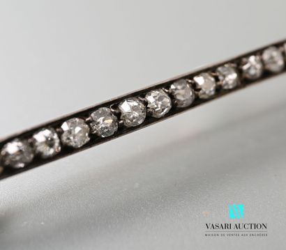 null Barrette brooch in gold 750 thousandths and silver set with 22 old-cut diamonds...
