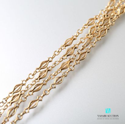 null Chain vest in yellow gold 750 thousandth, oval links in gold wire alternating...